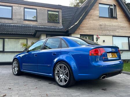 AUDI RS4 4.2  